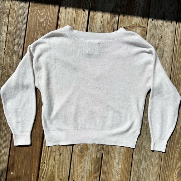 Abercrombie & Fitch Classic White Knit Vneck Cropped Sweater - Picture 4 of 4